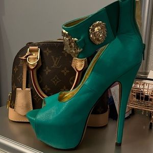 Green platform sandals. Size 6.5